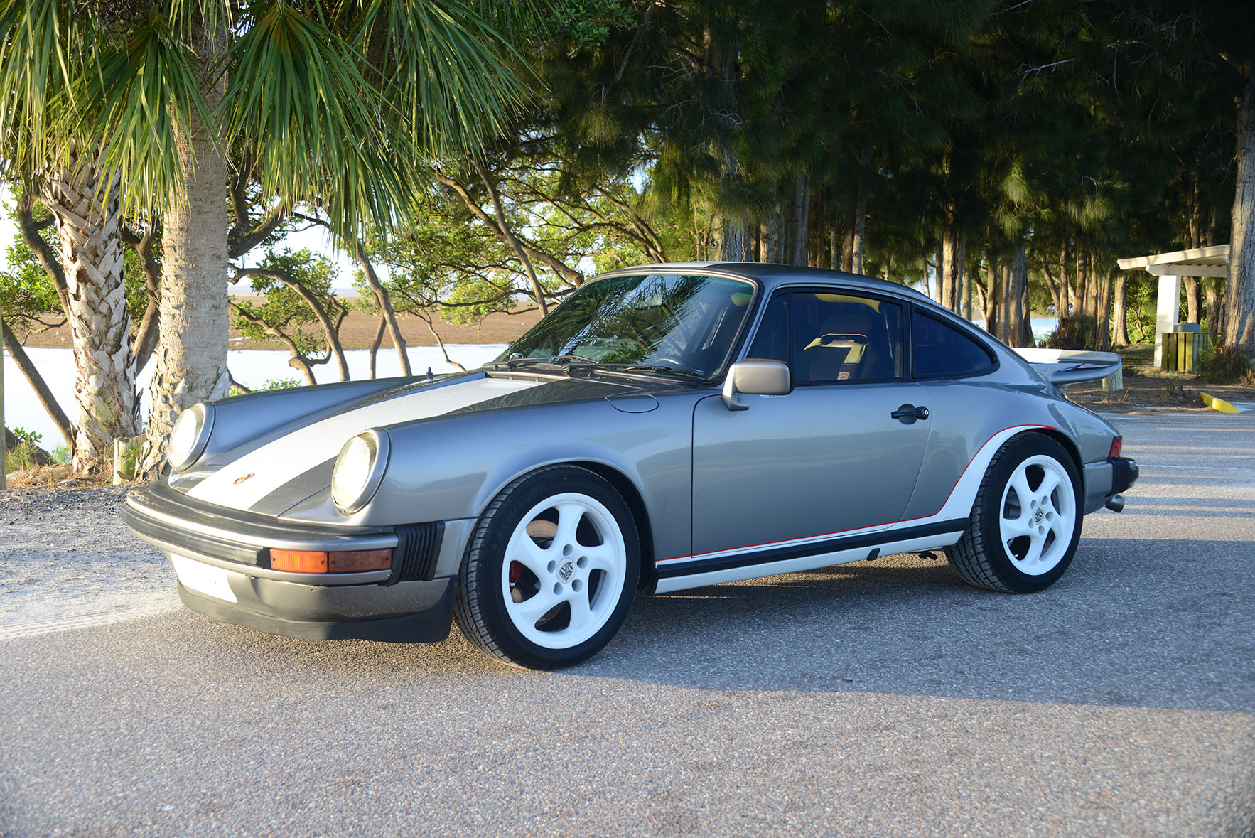 AN OLD BUT BEAUTIFUL 911 and Racing Times